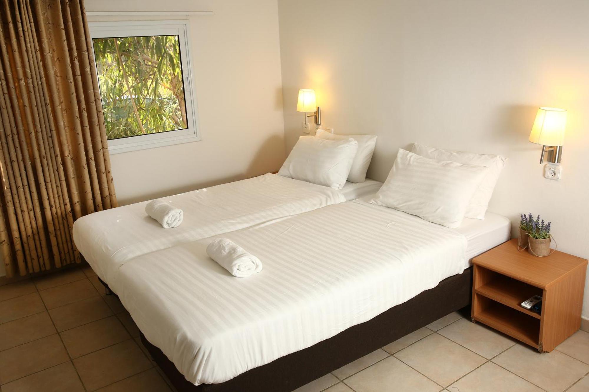 Eilot Kibbutz Country Lodging Eilat Room photo